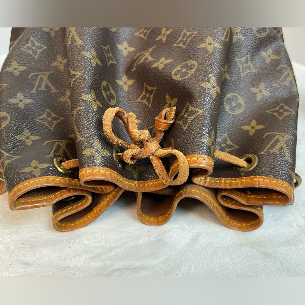 LOUIS VUITTON MONOGRAM NOE PETIT SHOULDER BAG - Picture 5 of 16